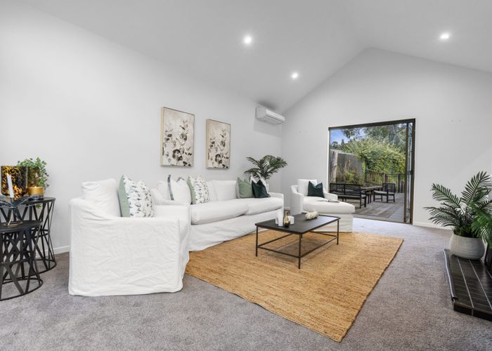  at 53 Staincross Street, Green Bay, Auckland