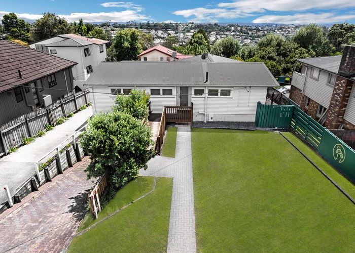  at 1/261 Don Buck Road, Massey, Waitakere City, Auckland