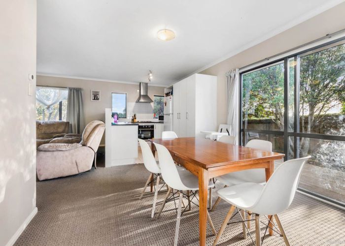  at 1 Rixon Place, Te Atatu Peninsula, Waitakere City, Auckland