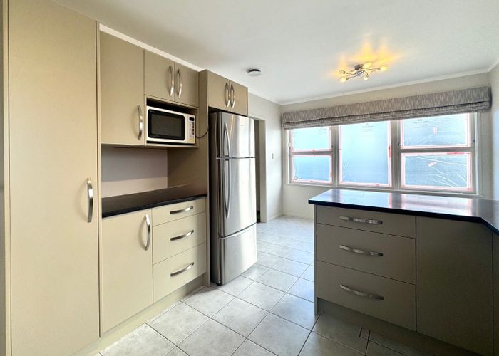  at 1 Beaudine Avenue, Glenfield, North Shore City, Auckland