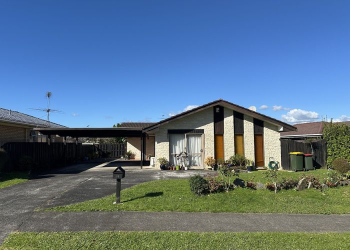  at 32 Borrowdace Avenue, Botany Downs, Manukau City, Auckland