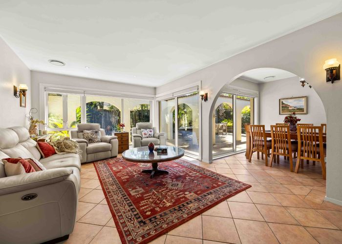  at 8 Hedge Row, Sunnyhills, Auckland