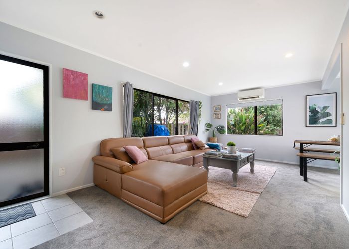  at 2/29 Humphrey Kemp Avenue, Henderson, Waitakere City, Auckland