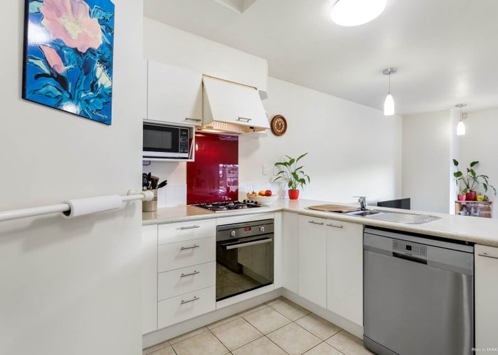  at 9/19 Langana Avenue, Browns Bay, Auckland