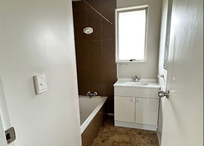  at 21 Finn Place, Totara Vale, Auckland
