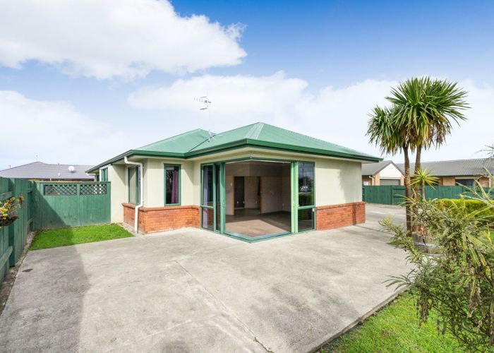  at 8 Fernlea Avenue, Kelvin Grove, Palmerston North, Manawatu / Whanganui