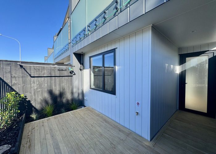  at 2/506 Glenfield Road, Bayview, North Shore City, Auckland