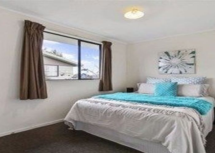 at 2/61 Redcrest Ave, Red Hill, Papakura, Auckland