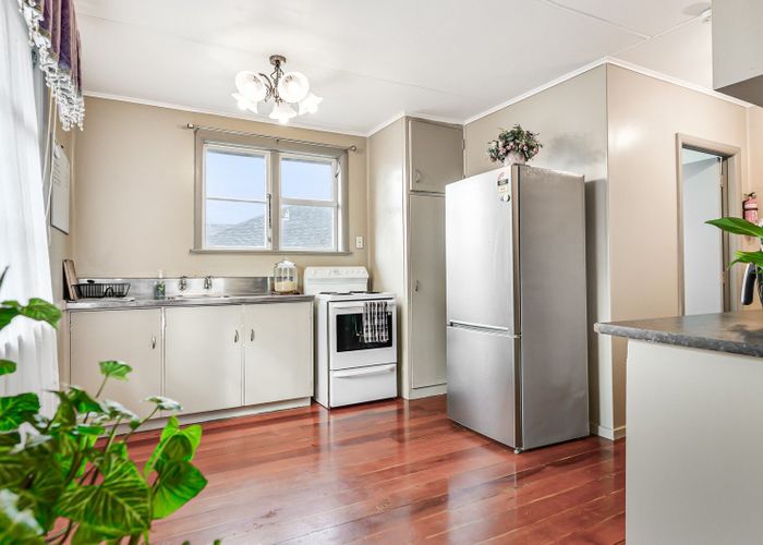  at 98 Holland Road, Fairfield, Hamilton