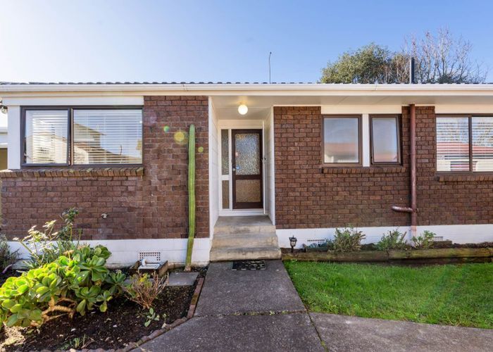  at 2/70 Butterworth Drive, Glendene, Waitakere City, Auckland