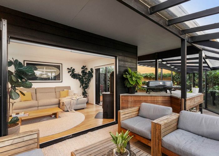  at 2/227 Meola Road, Point Chevalier, Auckland City, Auckland