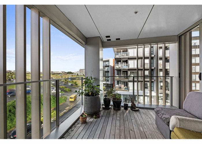  at 305/7 Kaipiho Lane, Albany, North Shore City, Auckland