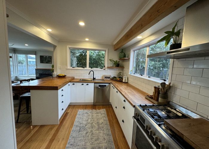  at 5 Van Asch Street, Sumner, Christchurch