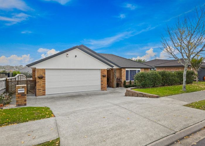  at 8 Toledo Avenue, Henderson, Waitakere City, Auckland