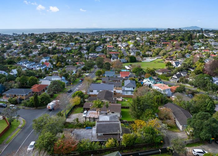  at 121 Oaktree Avenue, Browns Bay, North Shore City, Auckland