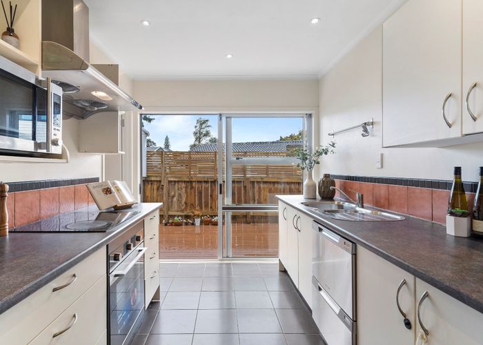  at 14 Manapouri Place, Pakuranga Heights, Auckland