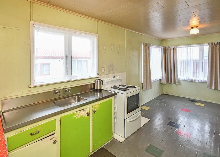  at 16 Henwood Road, Mangere East, Auckland