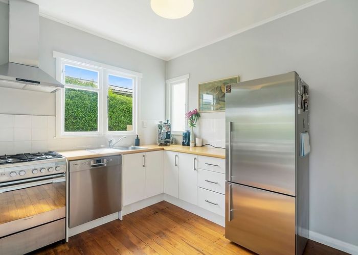  at 121 Titirangi Road, New Lynn, Auckland