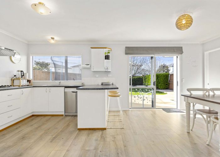  at 4 Rene Way, Huntington, Hamilton