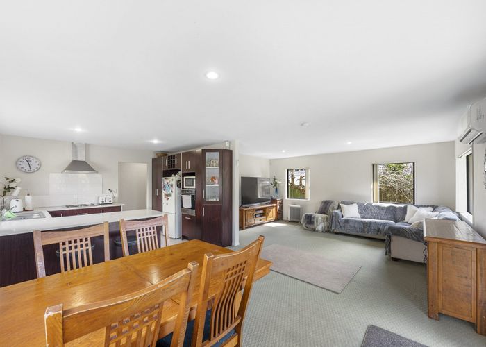  at 33 Riverglade Parkway, Te Atatu South, Waitakere City, Auckland