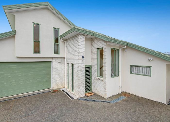  at 2/11 Bronzewing Terrace, Unsworth Heights, Auckland