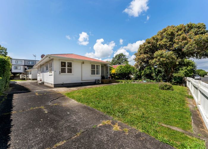  at 10 Te Kanawa Crescent, Henderson, Auckland