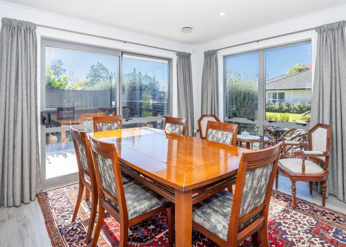  at 5 Kennedy Lane, Hamilton East, Hamilton