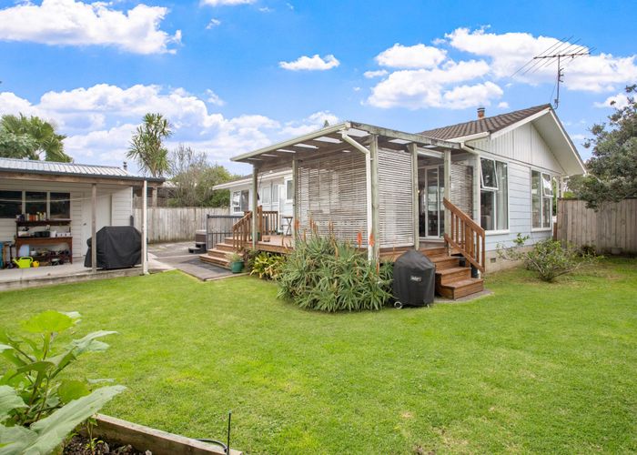  at 9 John F Kennedy Place, Glen Eden, Auckland