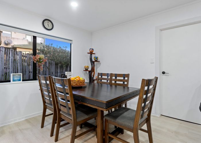  at 2/27 Mallard Place, Unsworth Heights, North Shore City, Auckland