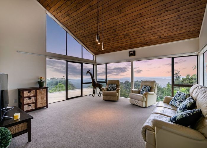  at 922 West Coast Road, Waiatarua, Auckland
