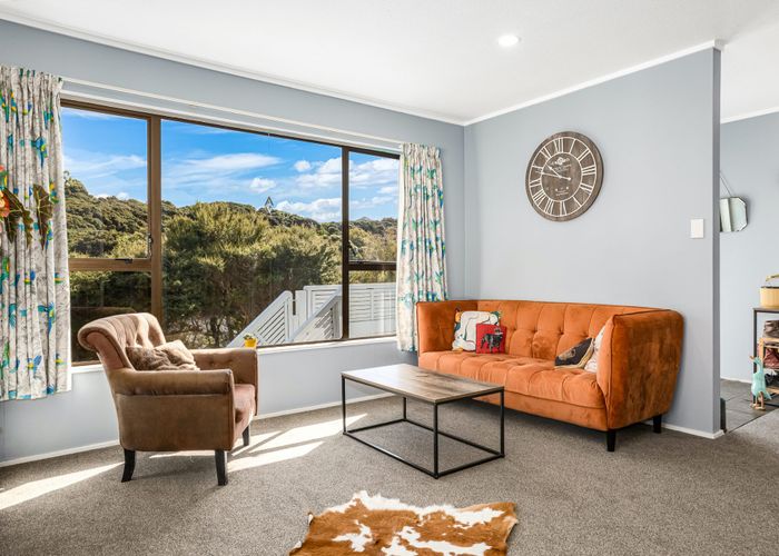  at 49b Albatross Close, Whitby, Porirua, Wellington
