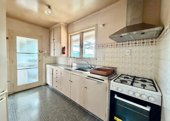  at 2/24 Miles Avenue, Papatoetoe, Manukau City, Auckland