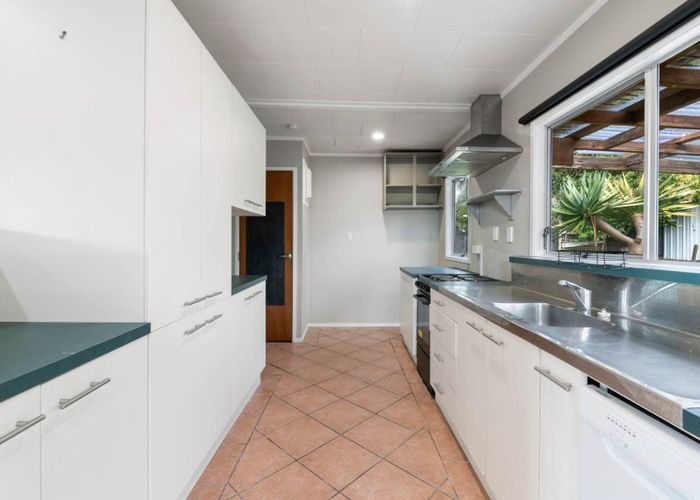  at 24 Meadowood Drive, Unsworth Heights, Auckland