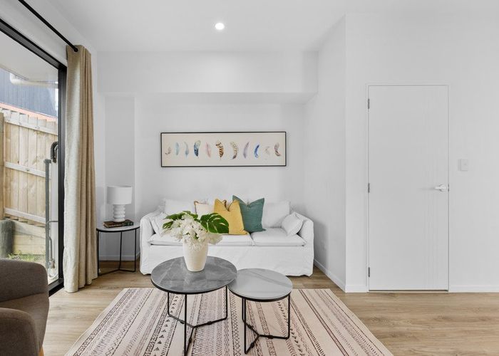  at 7/233 Great North Road, Henderson, Waitakere City, Auckland