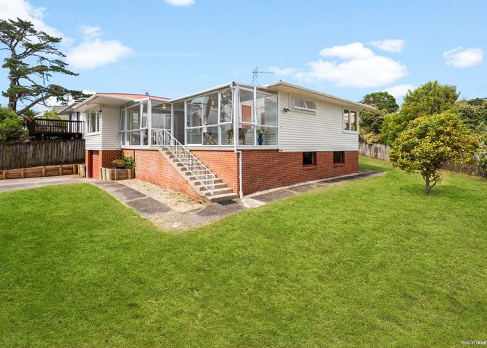  at 17 Endeavour Street, Blockhouse Bay, Auckland