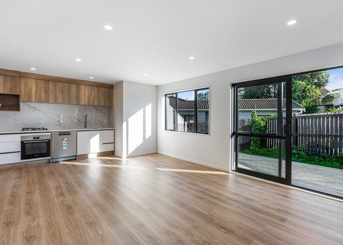  at Lot 10/6 Woodhouse Place, West Harbour, Waitakere City, Auckland