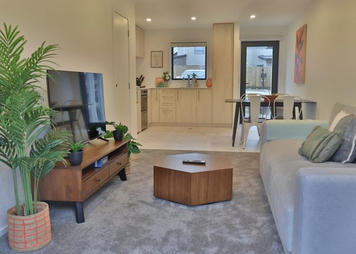  at 2/23 Awaroa Road, Sunnyvale, Waitakere City, Auckland