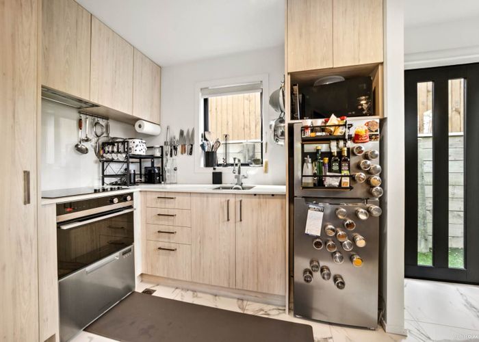  at 1/102 Millbrook Road, Sunnyvale, Waitakere City, Auckland