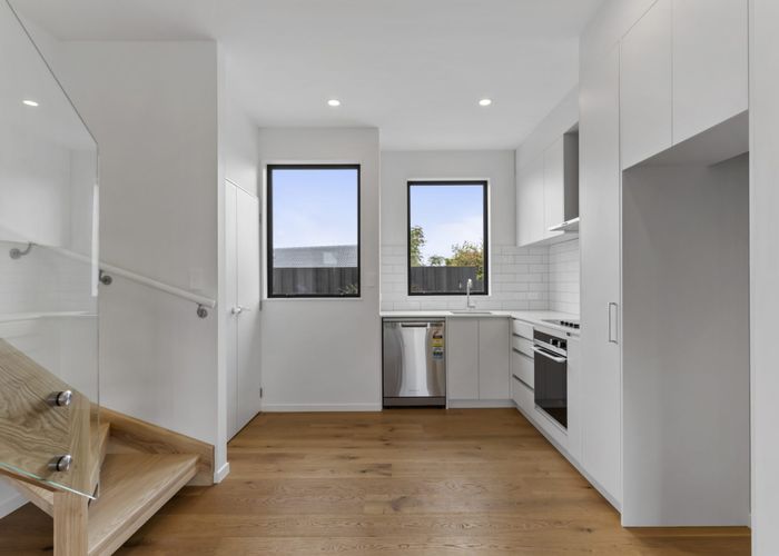  at 16/82 East Coast Road, Milford, North Shore City, Auckland