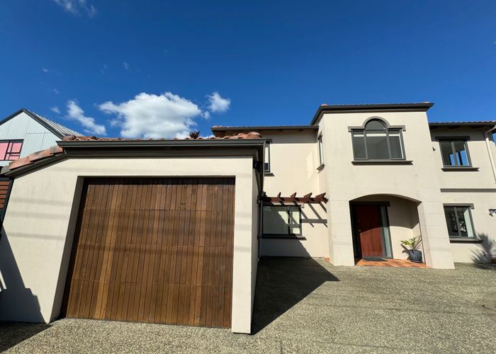  at 83 Ferry Parade, Herald Island, Auckland