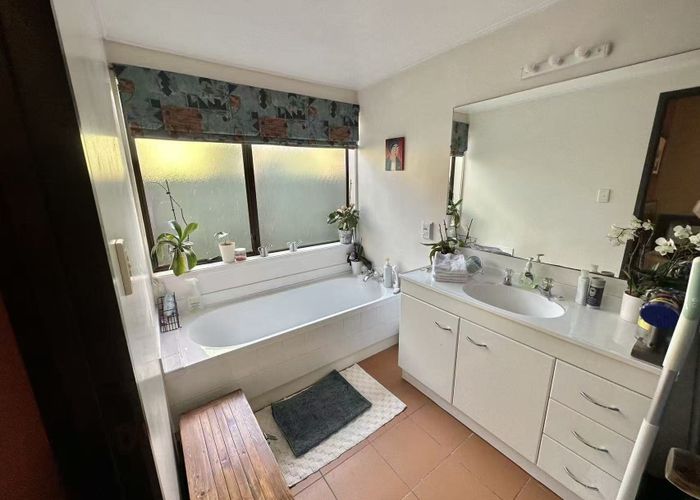  at 9 Loloma Drive, Half Moon Bay, Auckland