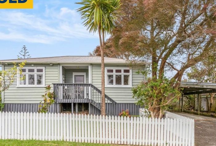 at 1/23 Parrs Cross Road, Henderson, Auckland