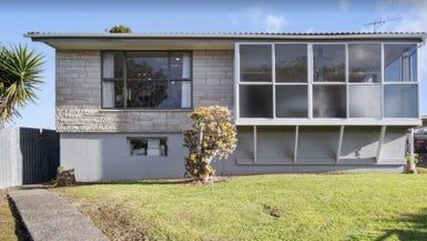  at 4 Pike Place, Mangere East, Auckland
