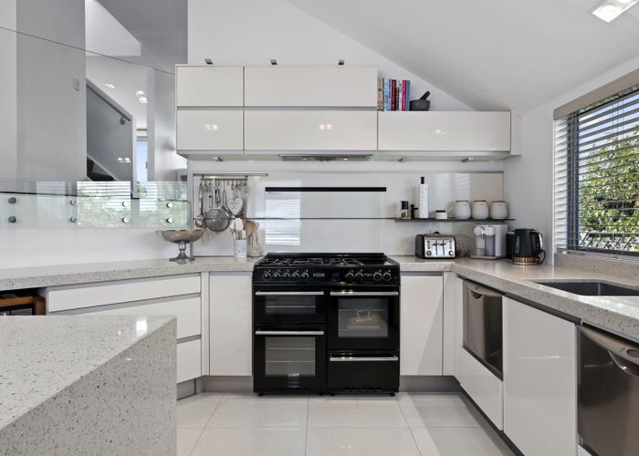  at 102A Esplanade, Sumner, Christchurch City, Canterbury