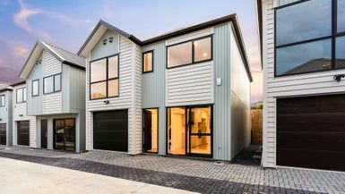  at 4/33 Buscomb Avenue, Henderson, Auckland