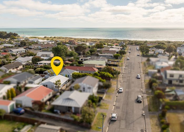 at 2/42 Pacific Road, North New Brighton, Christchurch