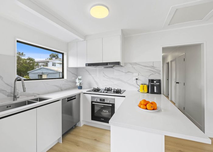  at 2/10 Ennis Avenue, Pakuranga Heights, Manukau City, Auckland