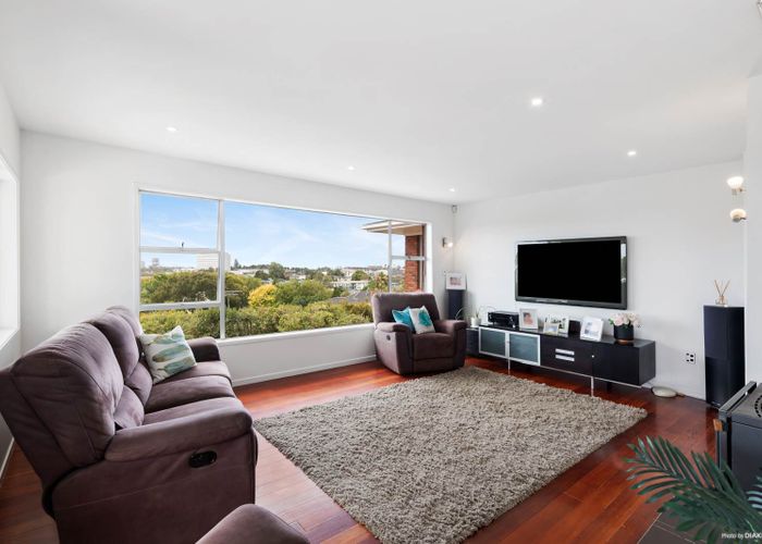  at 15 Margaret Place, Milford, Auckland