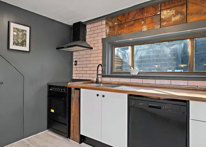  at 2 Ripon Street, Lyttelton