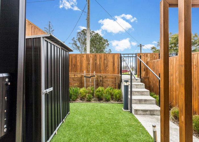  at 2/80 Awaroa Road, Sunnyvale, Waitakere City, Auckland